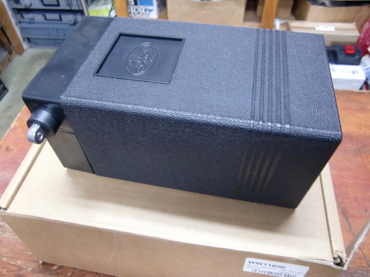11600　バッテリーボックス 