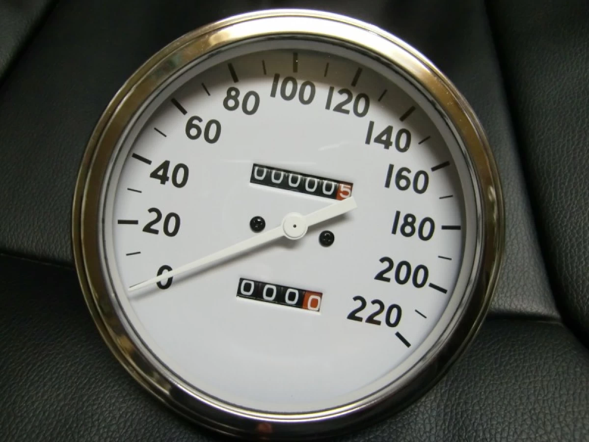 19611 ハーレー スピードメーターホワイト 200キロ 表示 1:1( メーター