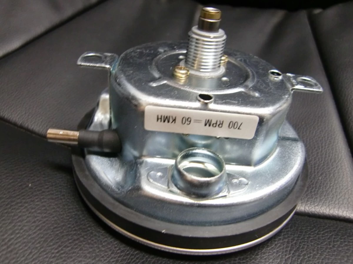 19611 ハーレー スピードメーターホワイト 200キロ 表示 1:1( メーター