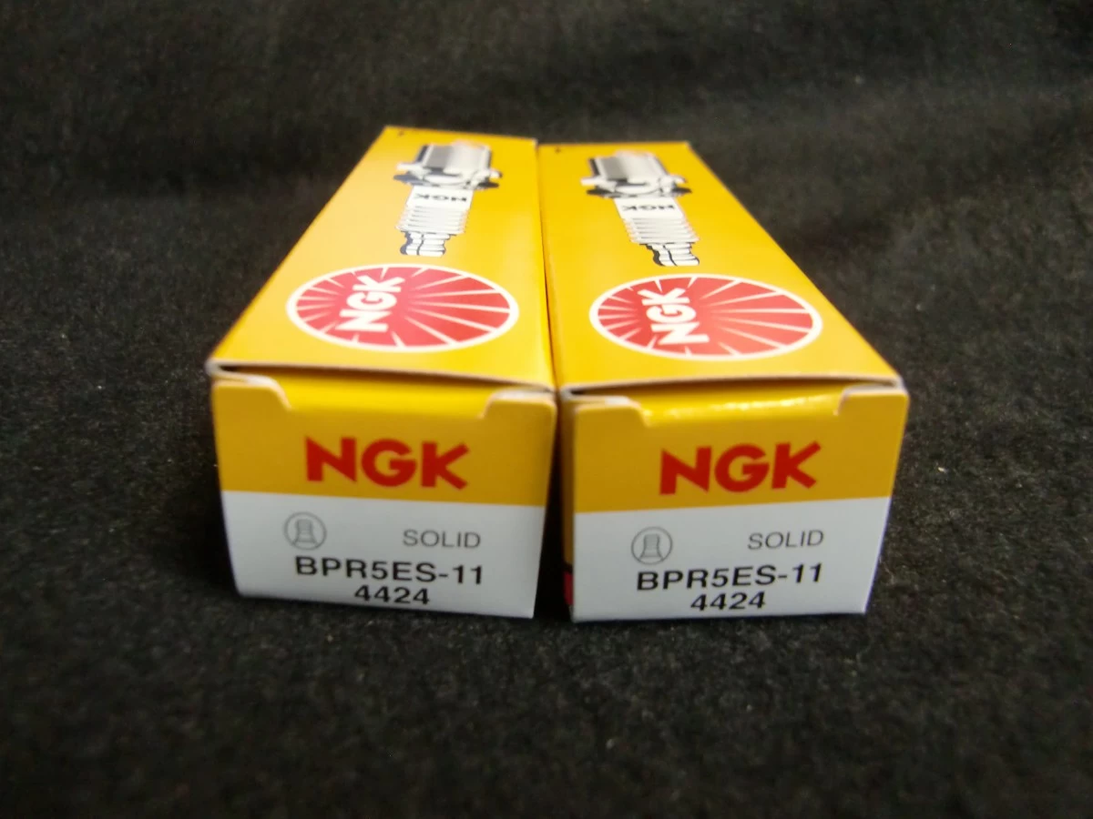 4424　NGKプラグ　1975-1999年用　2本セット　日本製　BPR5ES-11