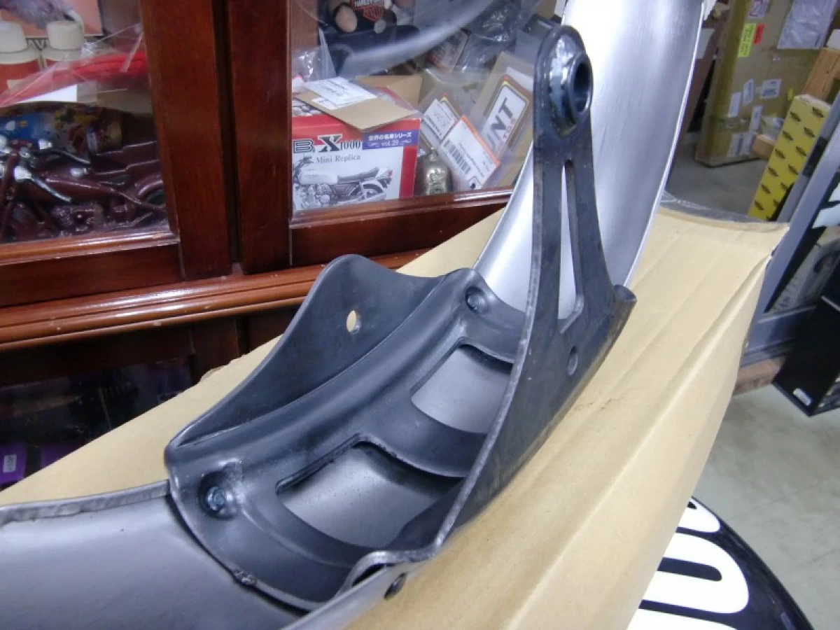 50-2011　フロントフェンダー FXSTS用　RAW　鉄製