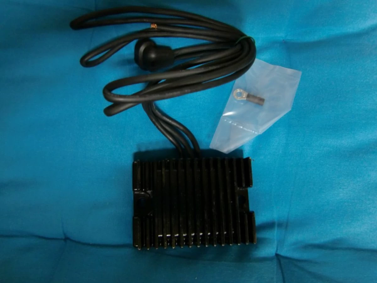 2112-0783..レギュレターブラック　89-99BTモデル