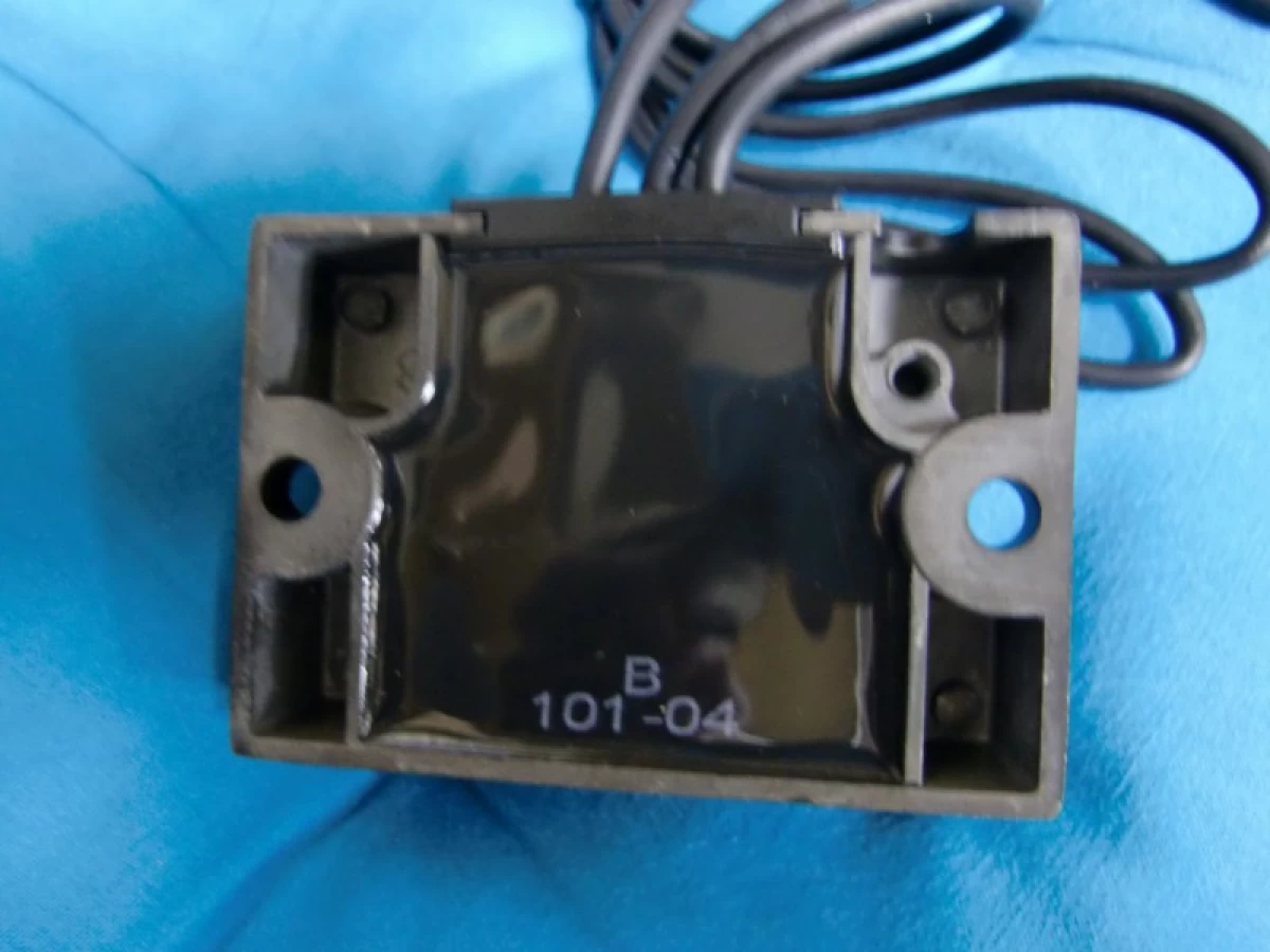 2112-0783..レギュレターブラック　89-99BTモデル