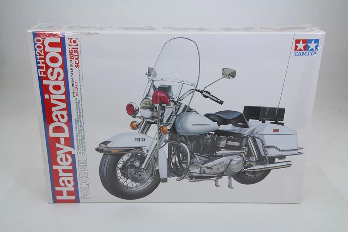 48-0652 ポリスショベルモデル 1200㏄ Big Scale Display Model　(在庫のみ