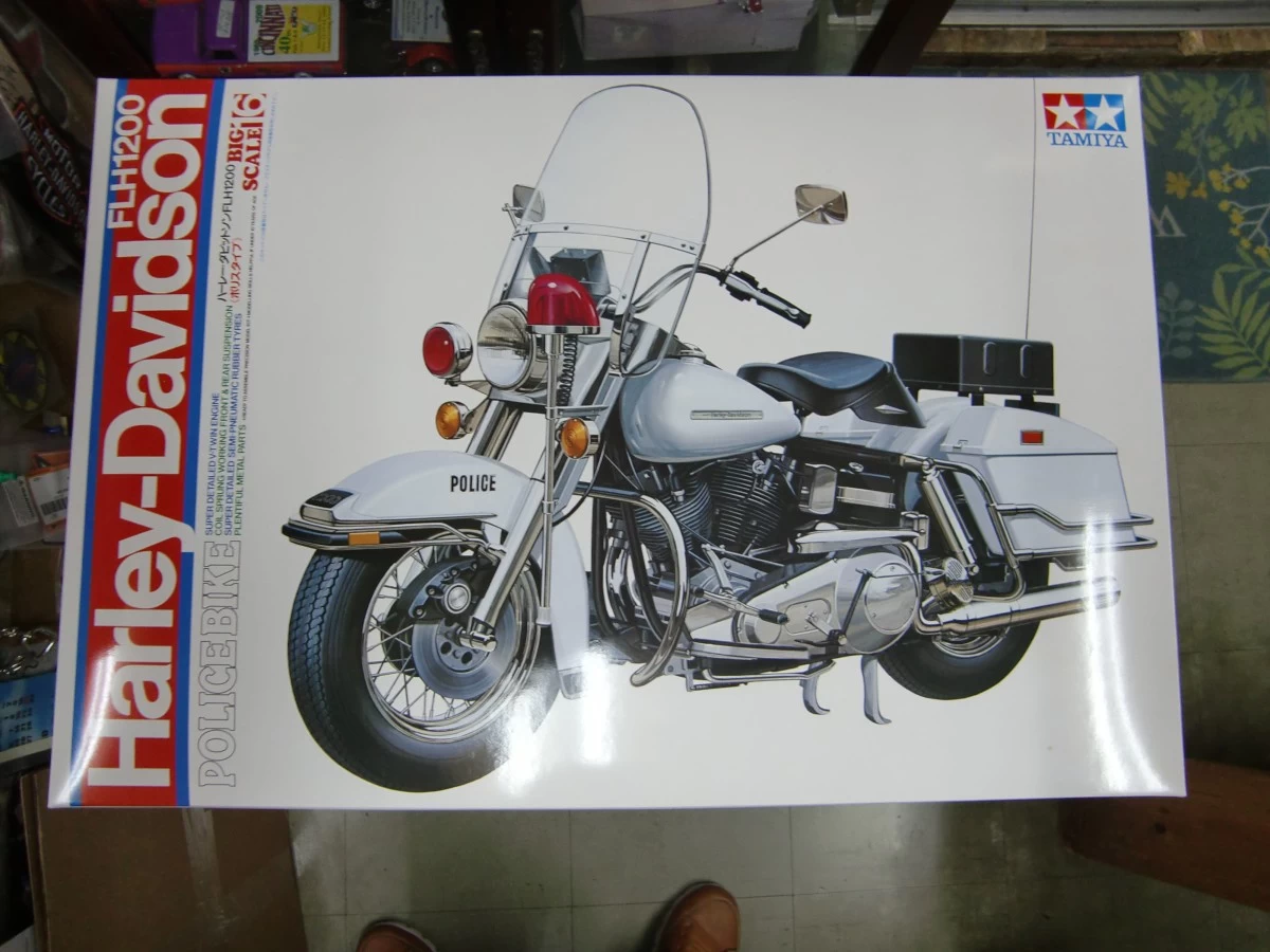 48-0652 ポリスショベルモデル 1200㏄ Big Scale Display Model　(在庫のみ