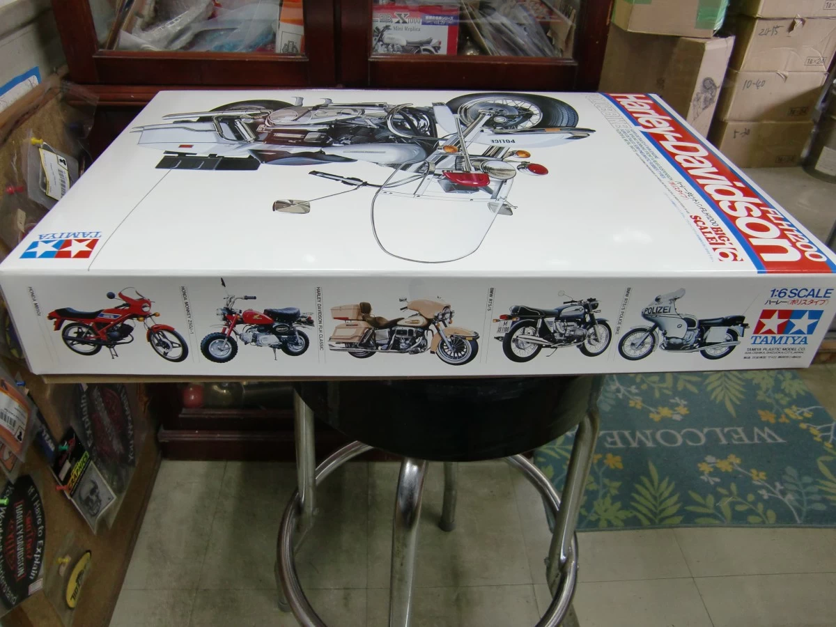 48-0652 ポリスショベルモデル 1200㏄ Big Scale Display Model　(在庫のみ