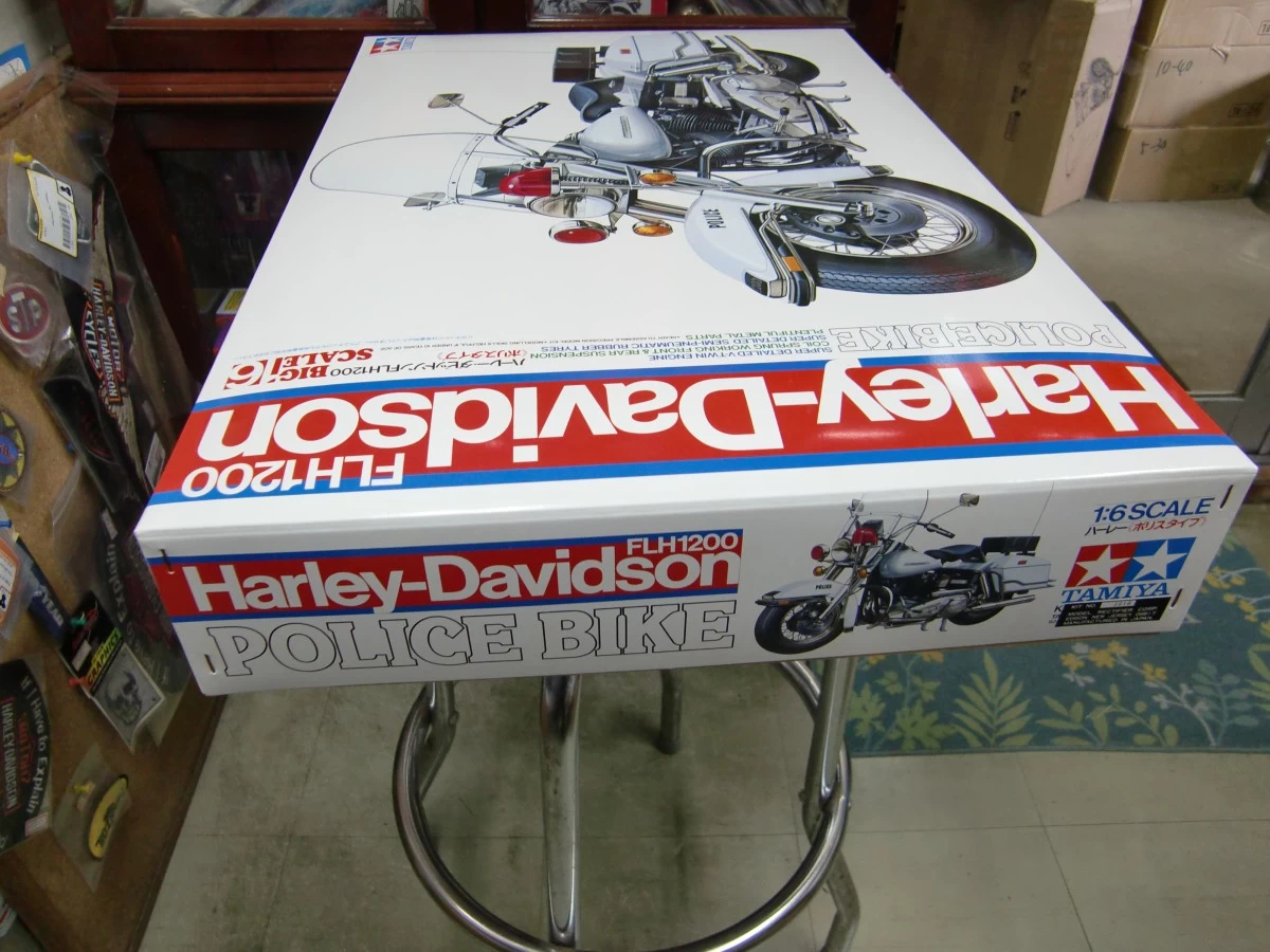 48-0652 ポリスショベルモデル 1200㏄ Big Scale Display Model　(在庫のみ